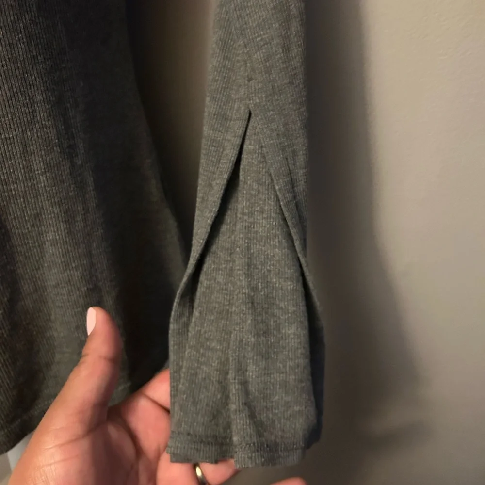 Sen Gray Off-Shoulder Long Sleeve Top - super soft ribbed split sleeve - Picture 3 of 11